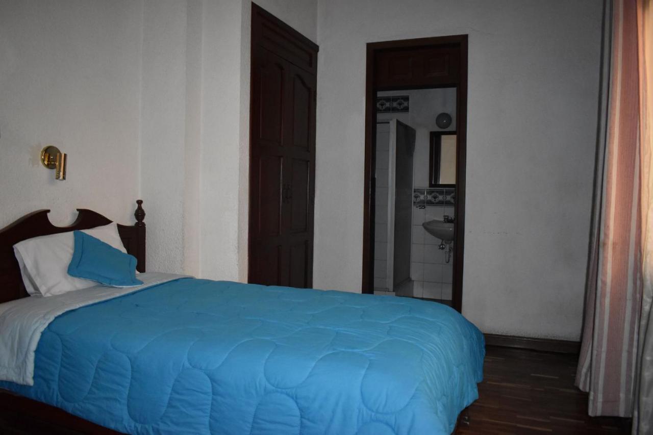 Hotel Huasi Continental Quito Exterior photo